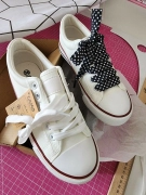 Bavlněné tkaničky černé s bílými puntíky