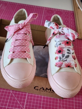 Bavlněné tkaničky růžové s bílými puntíky