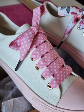 Bavlněné tkaničky růžové s bílými puntíky