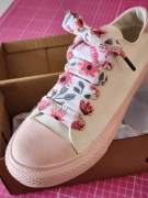 Bavlněné tkaničky s růžovými květy