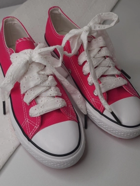 Nádherné tkaničky bílá madeira