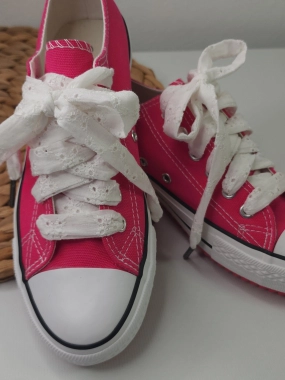 Nádherné tkaničky bílá madeira