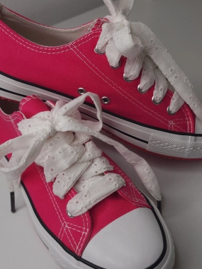 Nádherné tkaničky bílá madeira