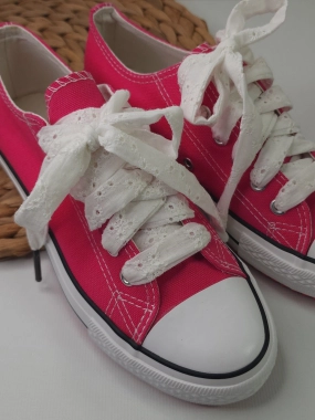 Nádherné tkaničky bílá madeira